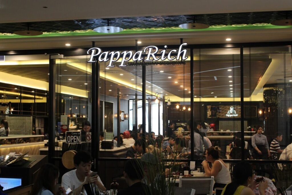 品牌在马来西亚餐饮竞争中重新定位：PappaRich 的两阶段路径
