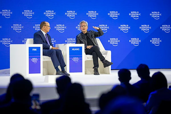 黄仁勋卖股票买奔驰